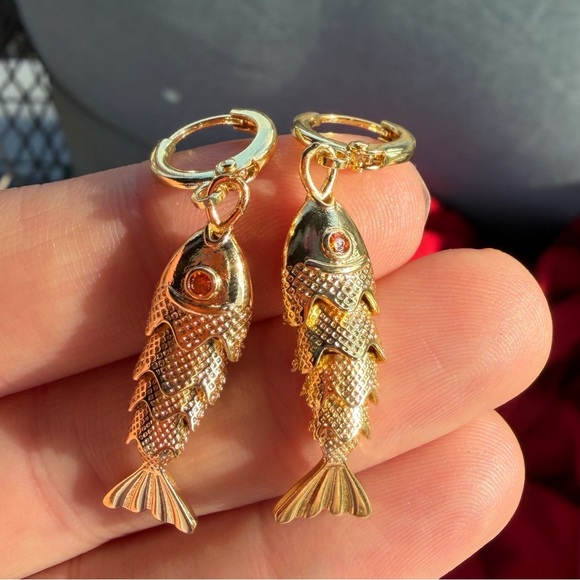 Vintage Golden Fish Earrings - Picture 12 of 12